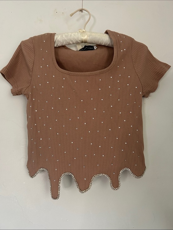 perlas boutique Tops - Peach Ribbed Crop Top with Scalloped Hem